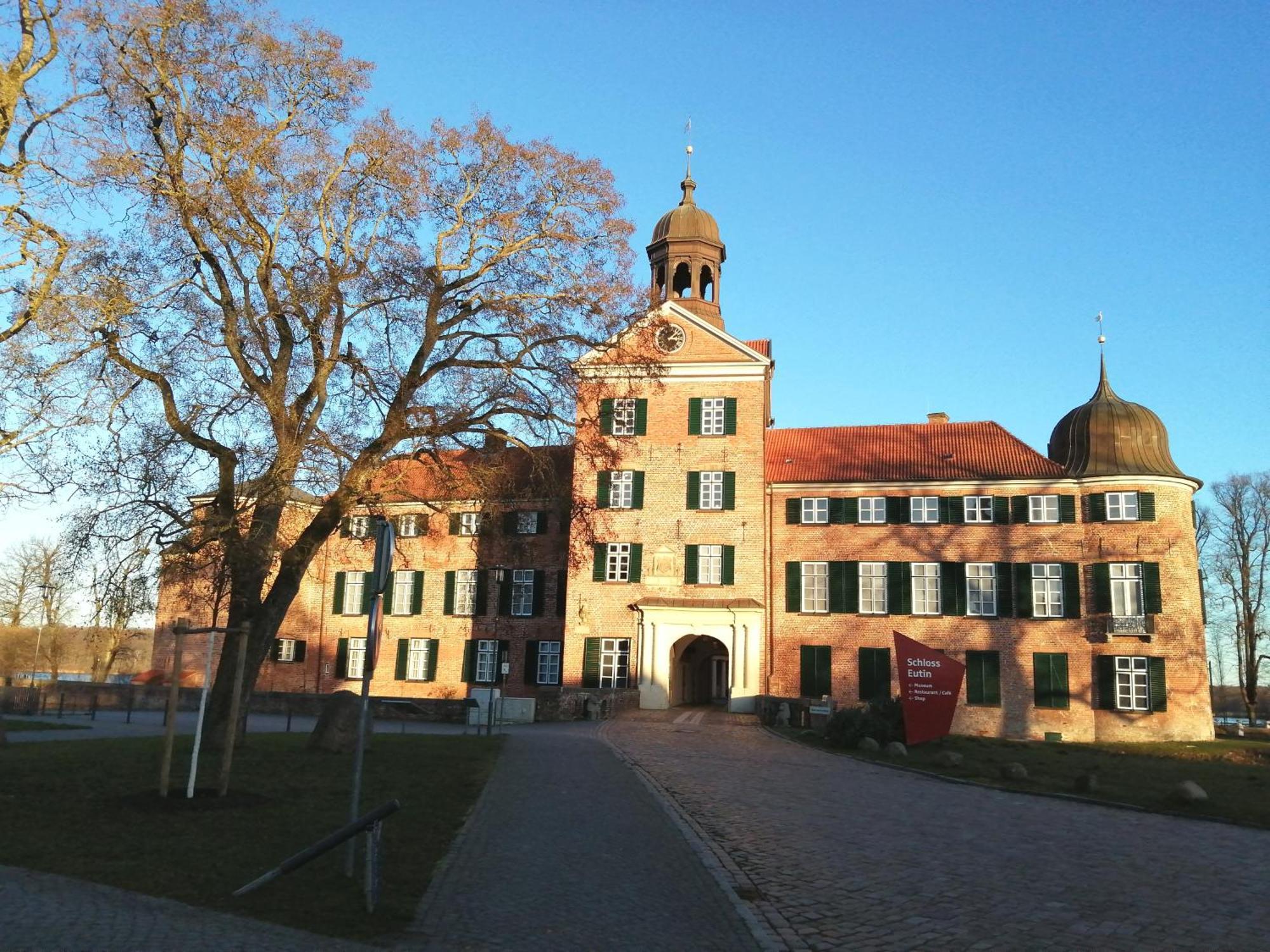 Mitten Im Gruenen - Apartment Mit Wohlfuehlcharakter In Stadtrandlage Eutin Kültér fotó